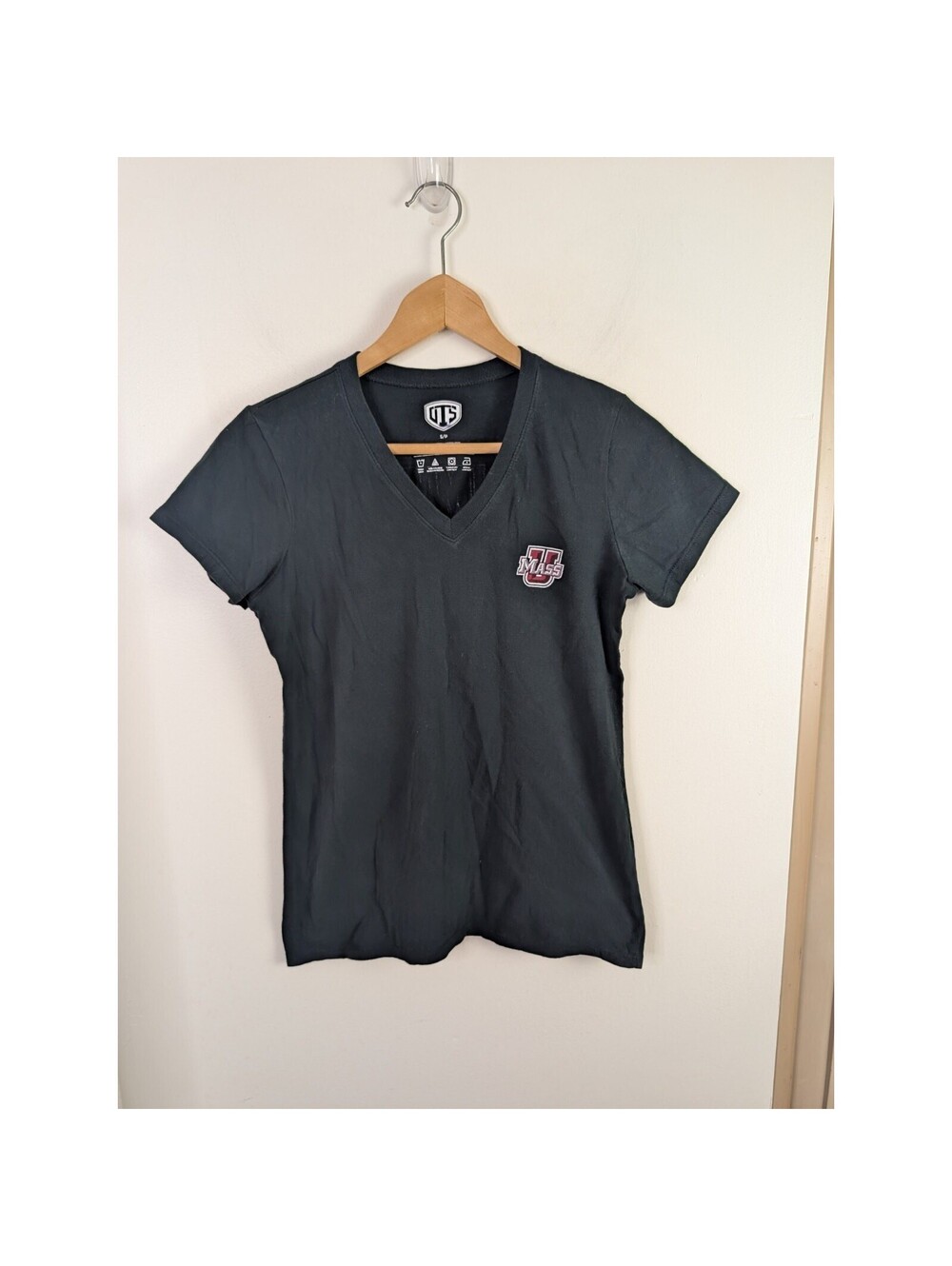 U Mass Women's Size Small T-shirt S Tee Black Red Minutemen OTS